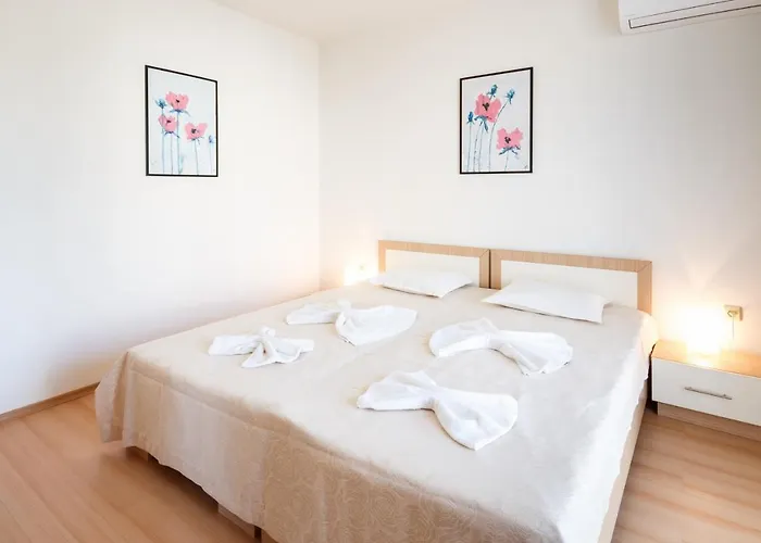 Nlv Seaside Apartament *